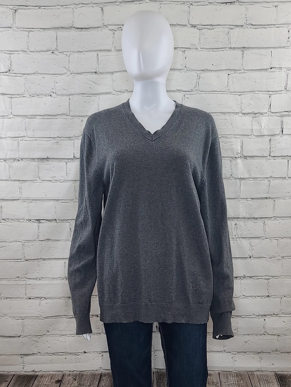 Banana Republic Premium Luxe Knit Men's V-Neck Long Sleeve Relaxed Sweater Gray